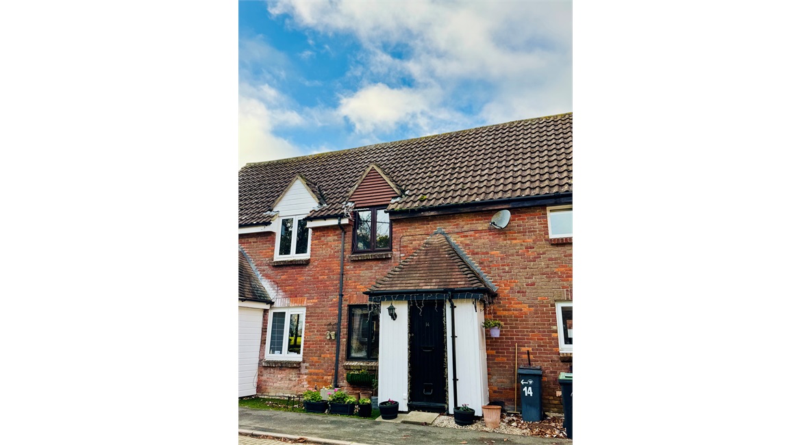 14 Chestnut Walk, Garnetts Lane, Felsted, Essex, CM6 3EJ 